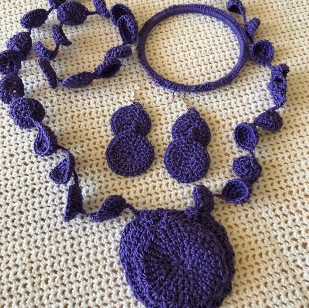 Handmade crochet jewelry set